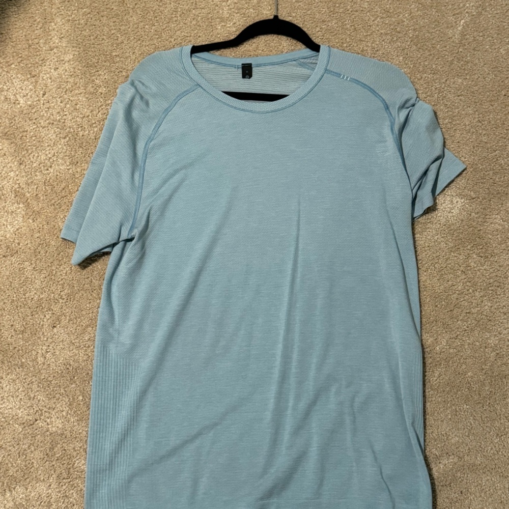 Lululemon blue metal vent shirt